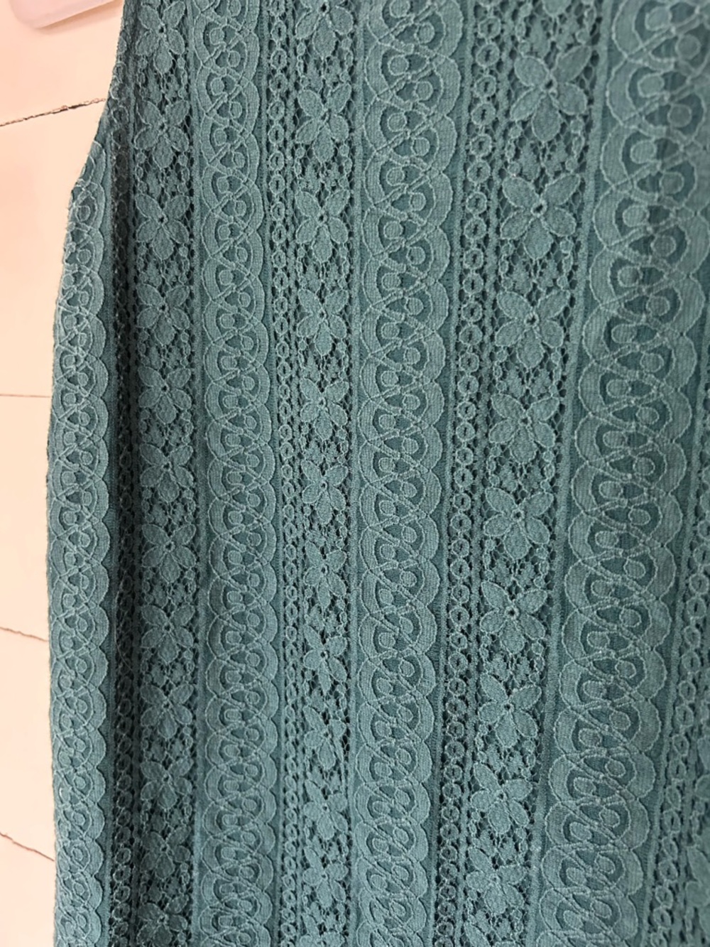 Loft Teal Sleeveless Top, Lace Front, Solid Back W/Keyhole. Size XS. - Picture 3 of 5